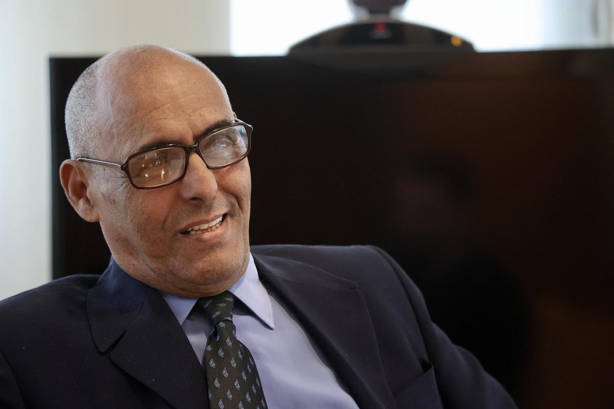 Omar Brahim, delegado del Frente Polisario en la Región de Murcia, visitó ayer las instalaciones de La Opinión.
