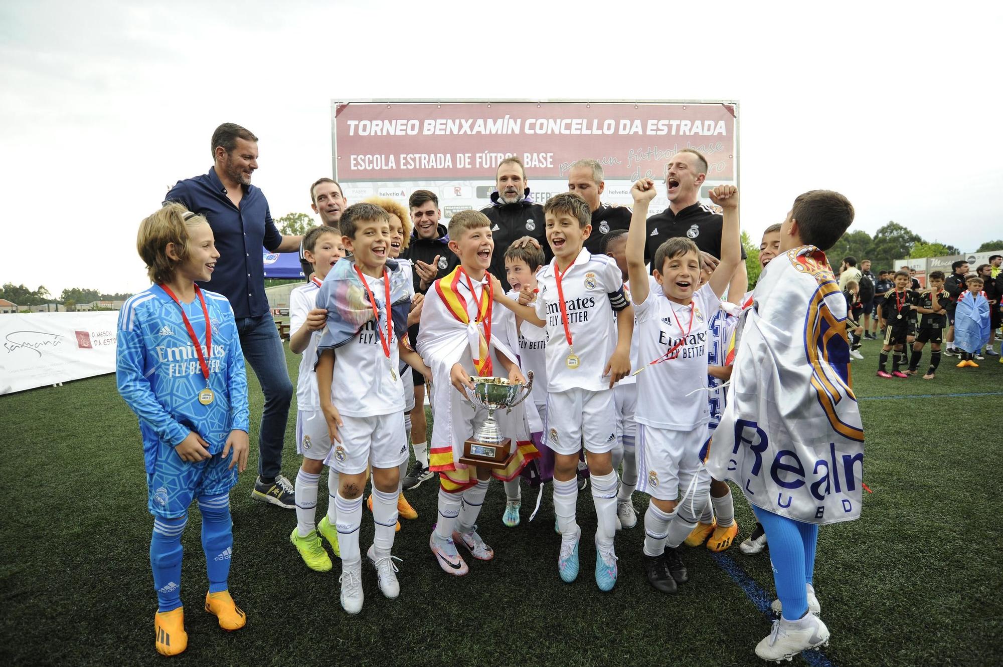 A Estrada se tiñe de blanco en el torneo de fútbol de benjamines