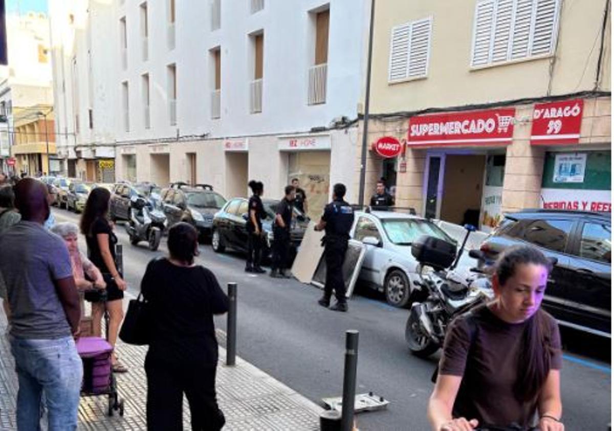 Un detenido en un altercado en un supermercado okupado en el centro de Ibiza