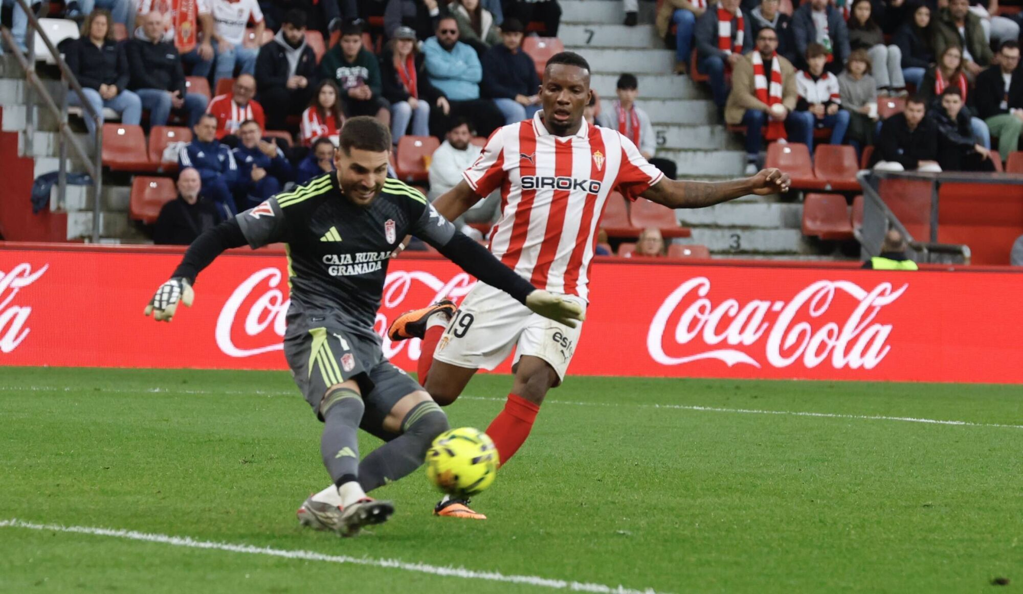 EN IMÁGENES: Gran victoria del Sporting contra el Granada en El Molinón