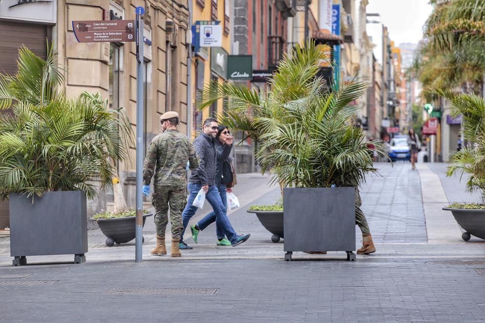 Militares patrullando por Santa Cruz