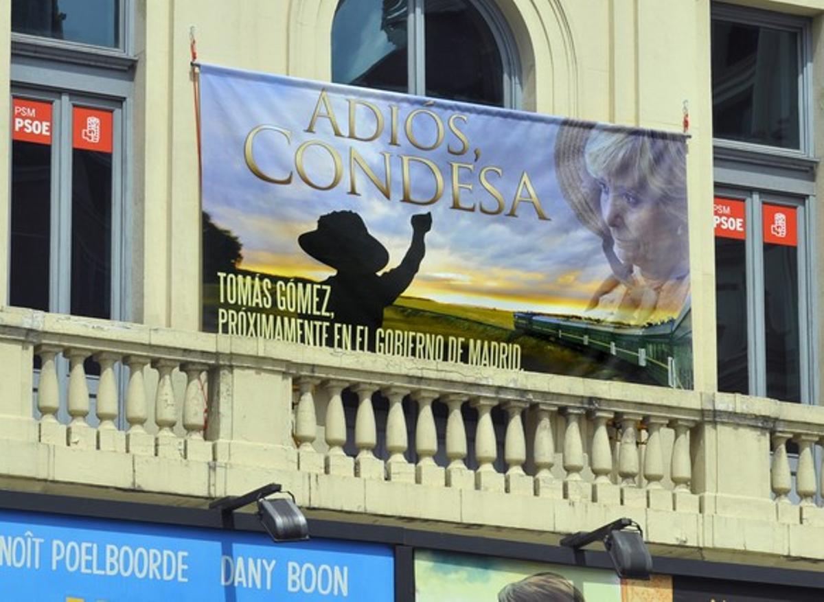 Cartell d’’Adéu comtessa’, a la seu del PSM a la plaça de Callao de Madrid. Cartell d’’Adéu comtessa’, a la seu del PSM a la plaça de Callao de Madrid.
