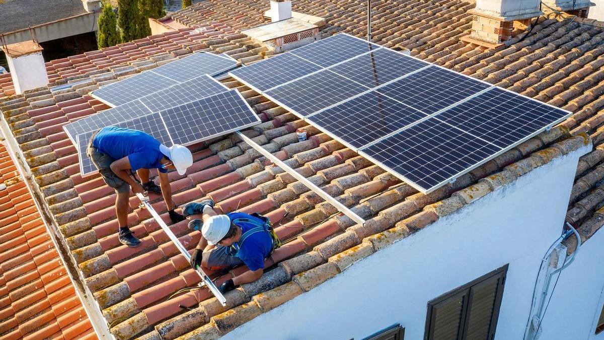 Paneles solares en un tejado