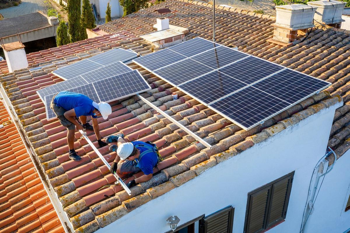 Paneles solares en un tejado