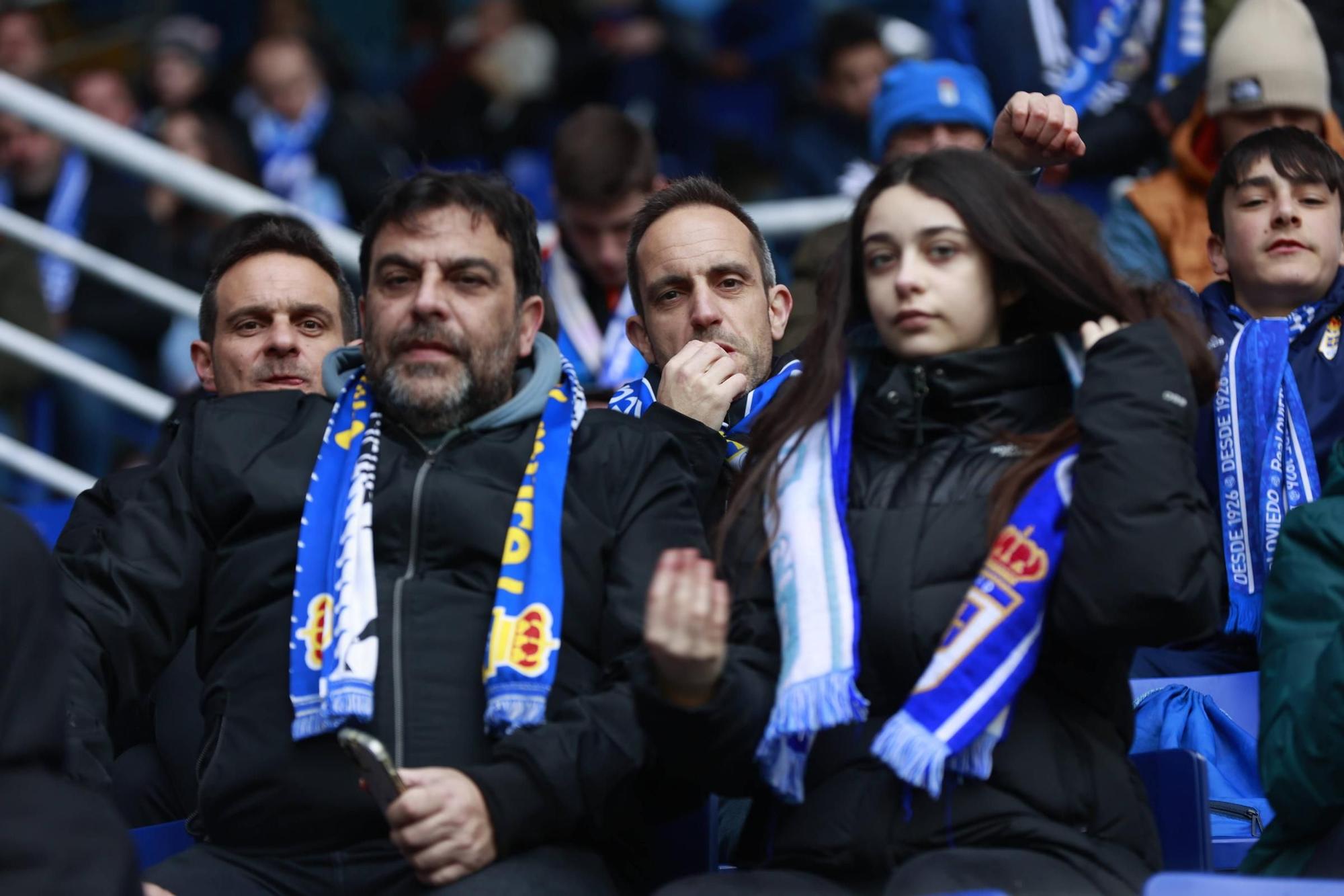 EN IMÁGENES: Ambiente y partido de un Real Oviedo-Levante pasado por agua