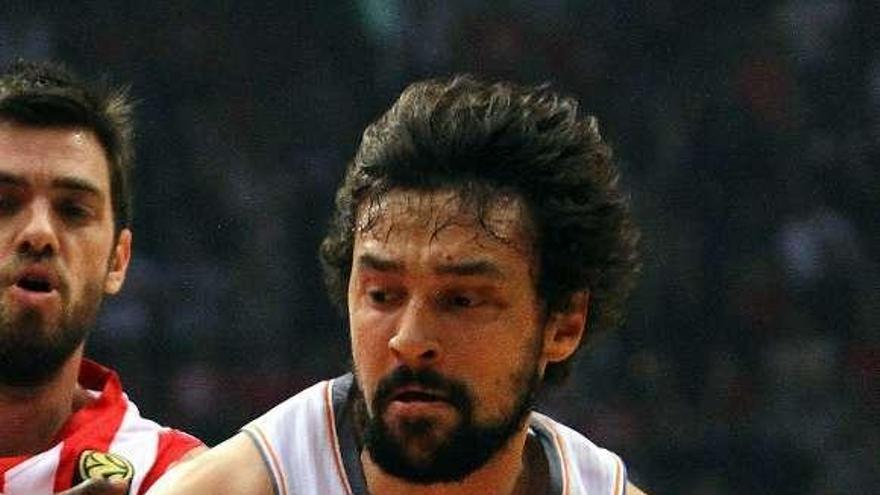 Llull, durante el partido de ayer en Atenas. // Efe