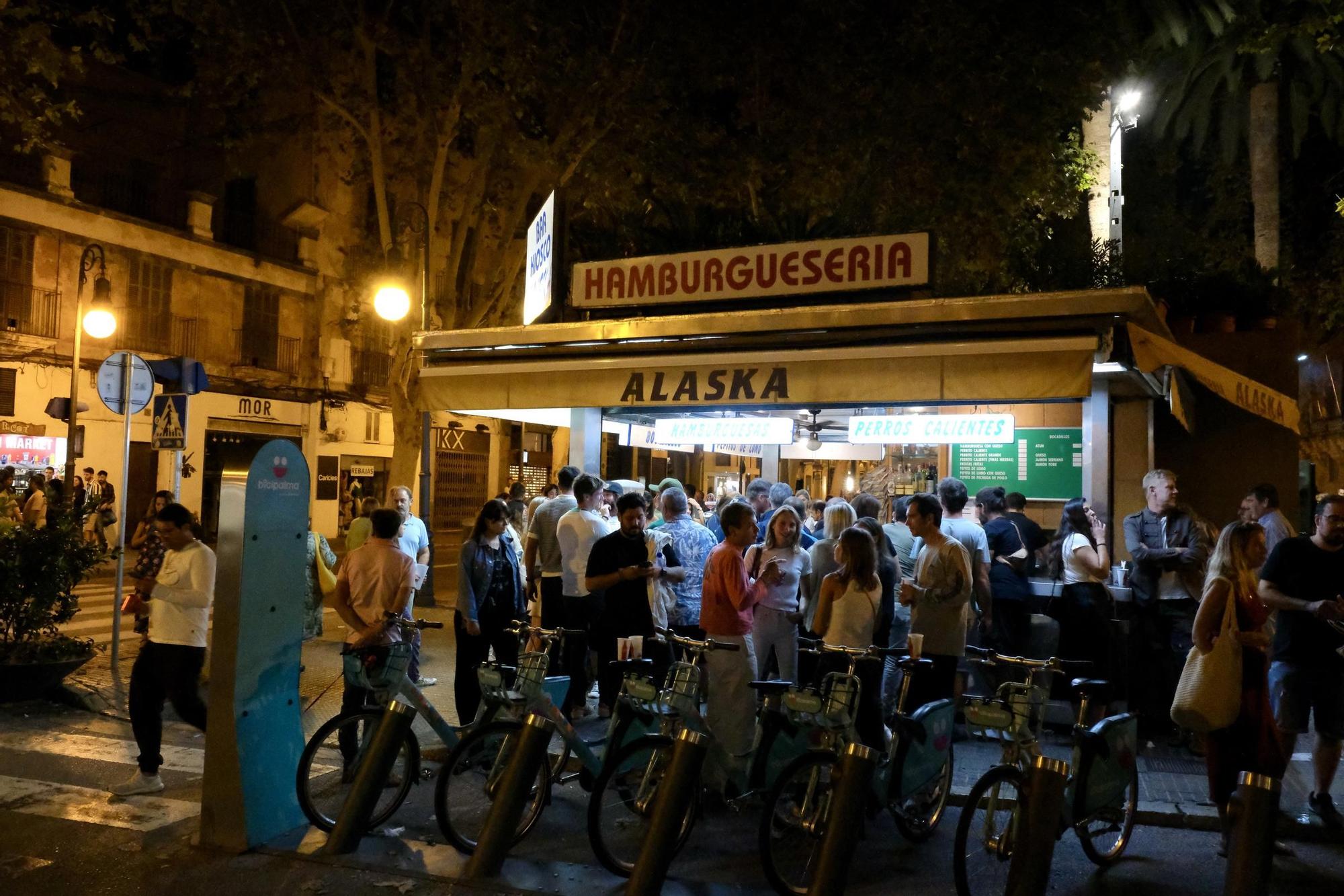 Las fotos del histórico Bar Alaska de Palma, cuyo futuro depende de la reforma de la Plaza del Mercat