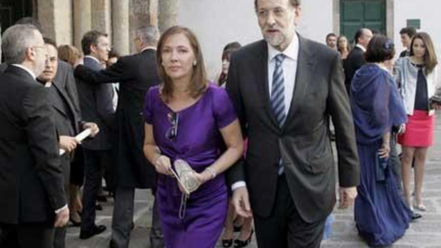 Mariano Rajoy y su mujer, Elvira Fernández. A la derecha, Alberto Ruiz-Gallardón, junto a la alcaldesa Ana Botella.