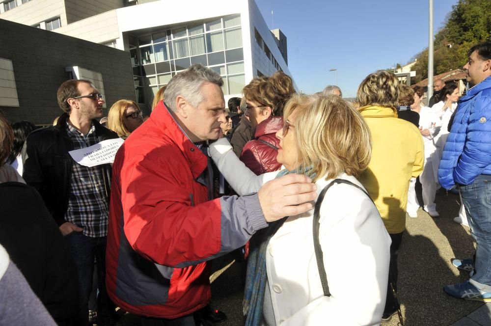 Protesta de los empleados del hospital por el despido de dos trabajadores de la cafetería