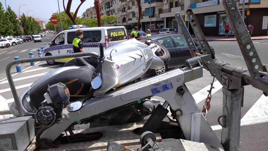 Un herido al chocar un coche con una motocicleta en Plasencia