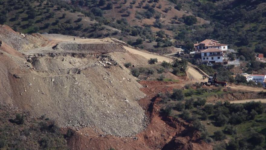 Estado en el que ha quedado el Cerro de la Corona tras los trabajos de excavación del pozo.