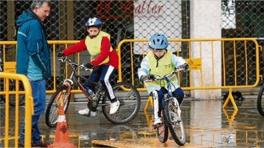 La pluja deixa els infants sense la tradicional &quot;bicicletada de Reis&quot;