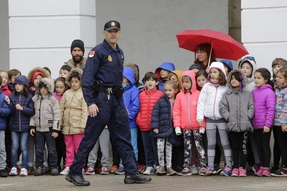 Exhibición policial para escolares.