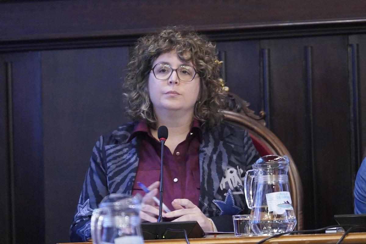 La regidora Sílvia Aliu en el ple del mes de febrer.