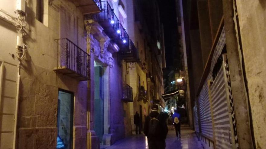 Encendido &quot;en lila&quot; del Palacio El Portalet de Alicante