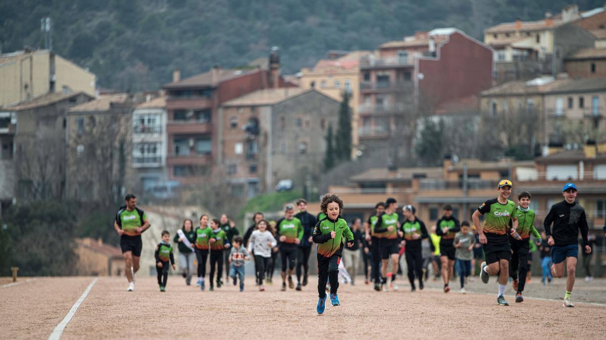 Puig-reig inaugura la primera pista d'atletisme de mides oficials del Berguedà