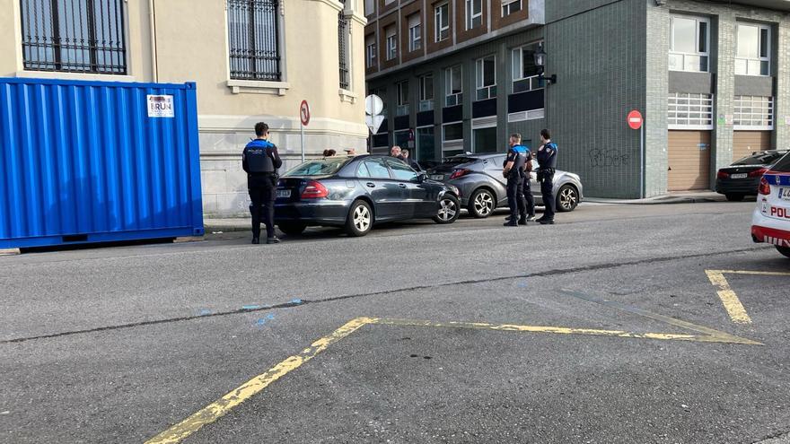 Amplio despliegue policial en el Centro de Gijón por una riña de tráfico