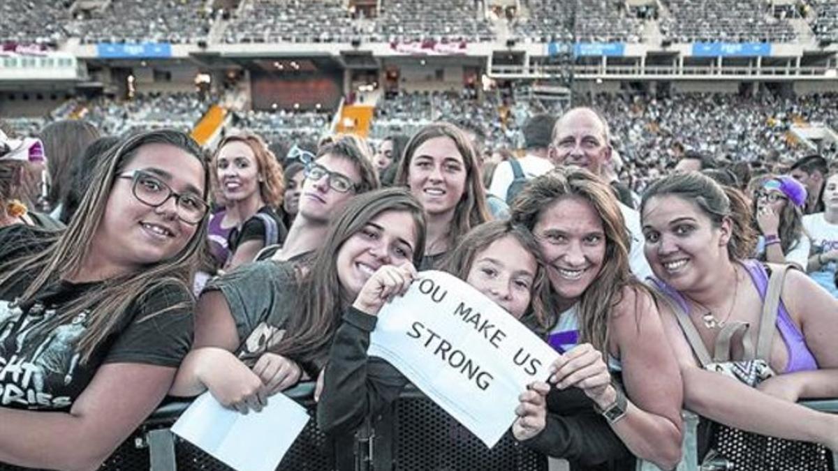 El público joven vibró con la banda angloirlandesa, anoche en Barcelona.