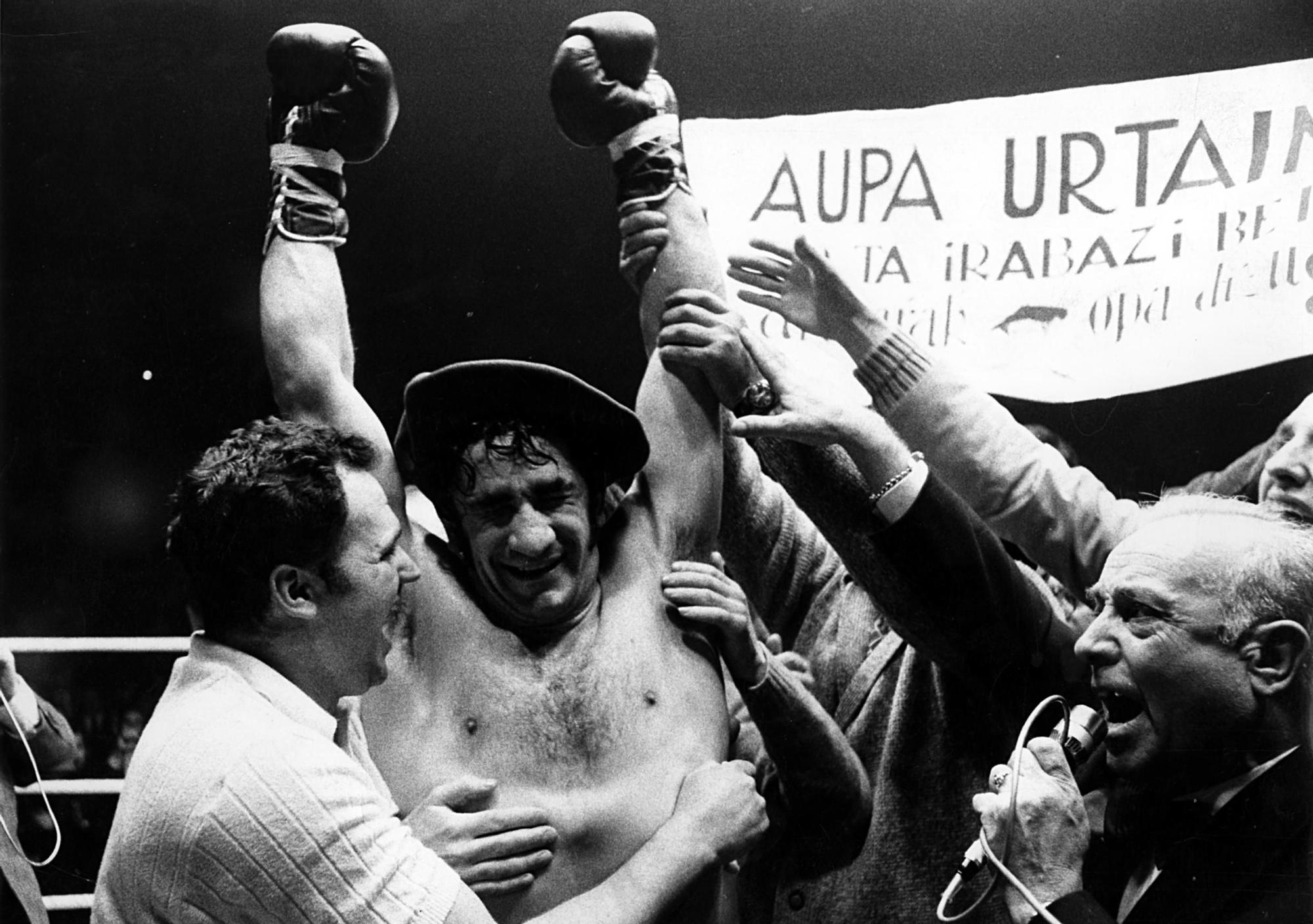 José Manuel Ibar 'Urtain', tras vencer un combate en 1971.