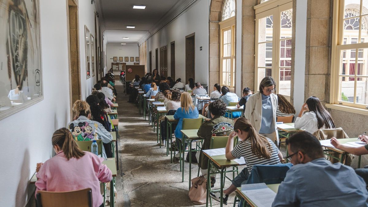 Examen de las oposiciones de Educación en el IES Otero Pedrayo de Ourense.