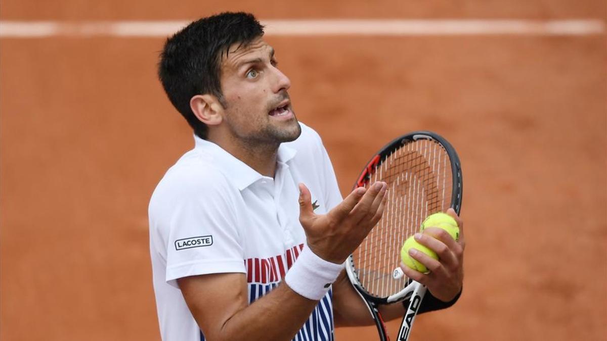 Djokovic protesta una decisión del juez en París