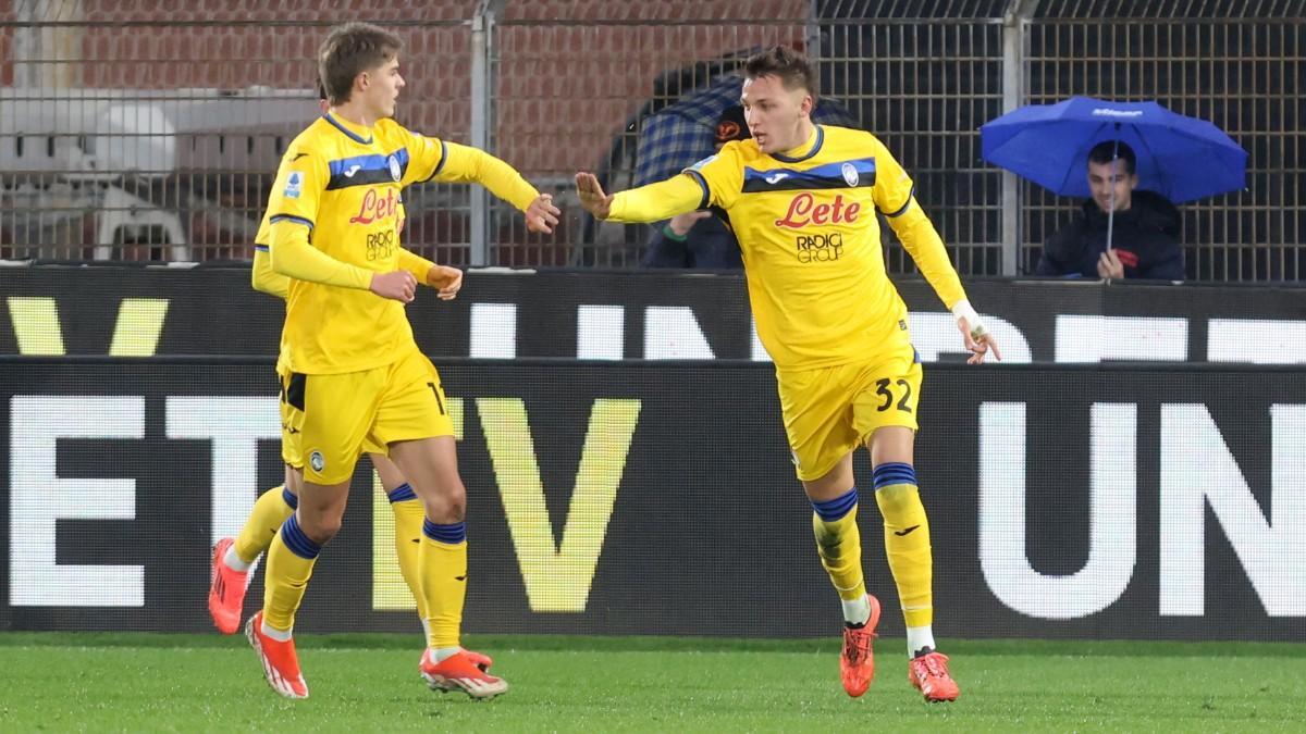 Retegui celebra uno de los goles