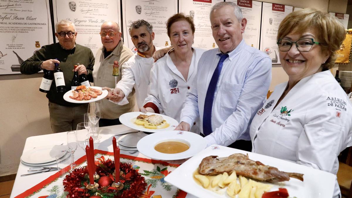 Langostinos, lubina y paletilla para la última Nochebuena en uno de los templos de la cocina en Asturias, que cierra