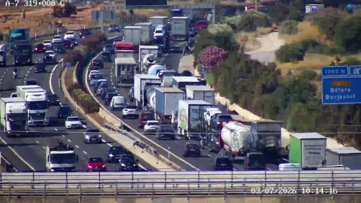 dos accidentes en la A-3 y la A-7 provocan largas retenciones