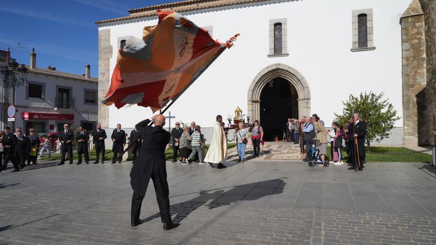 La Virgen de Guía llega a Dos Torres con numerosos devotos