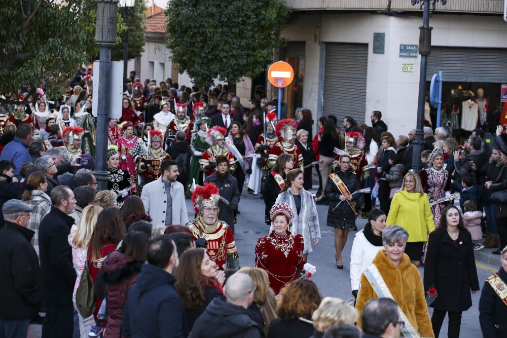 Medio millar de cargos festeros celebran la efeméride con un acto histórico de homenaje a las capitanías a tres semanas del inicio de los Moros y Cristianos