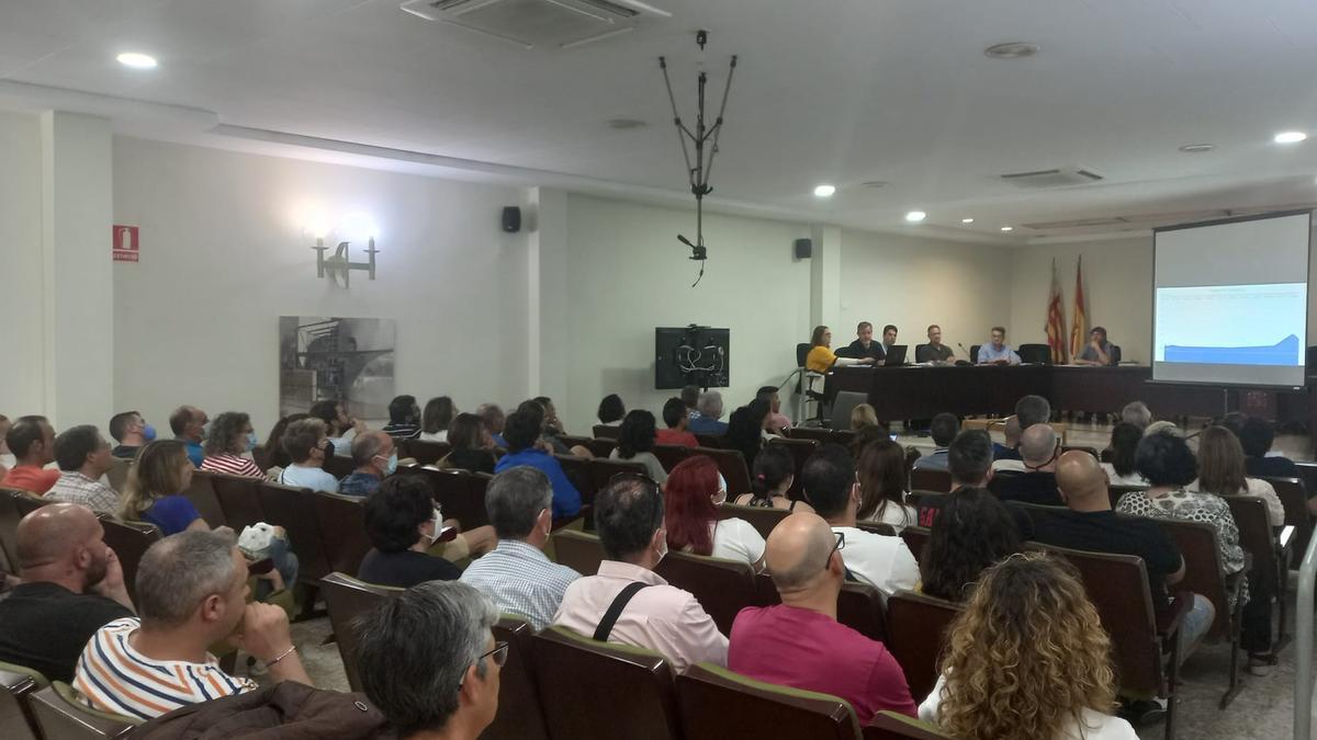 Reunión del Ayuntamiento de Meliana con los vecinos afectados por las inundaciones.