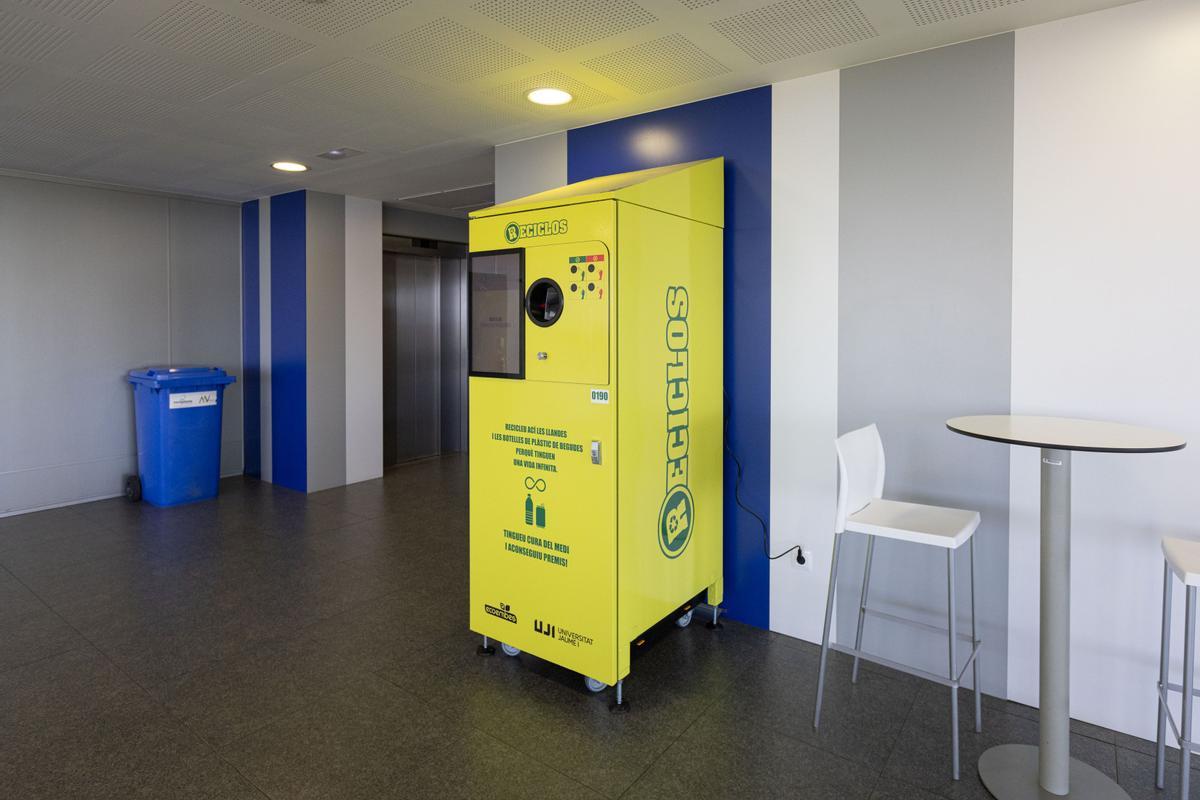 Las máquinas se ubican en Espaitec y la Escuela Superior de Tecnología y próximamente en 3 facultades