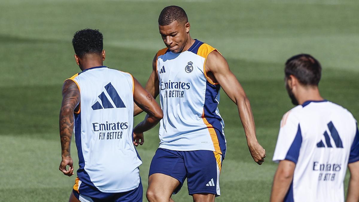 Kylian Mbappé, durante el entrenamiento del Real Madid de este viernes.