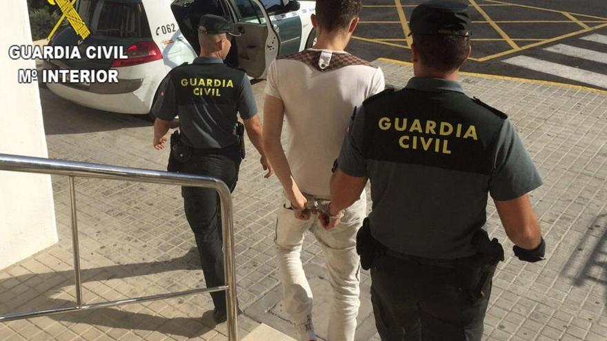 Obliga a un joven a secuestrar a su ex para que ésta le retirara la orden de alejamiento