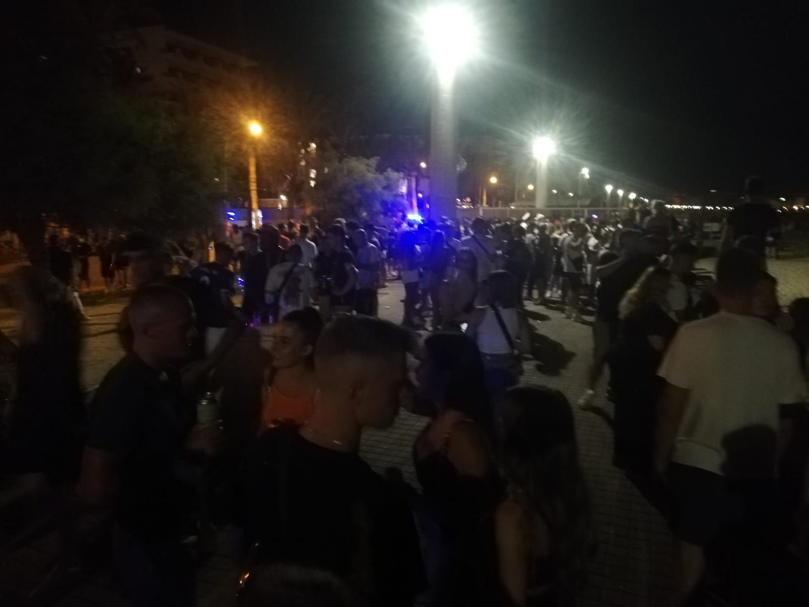 Botellón en Platja de Palma pese al primer operativo con dron