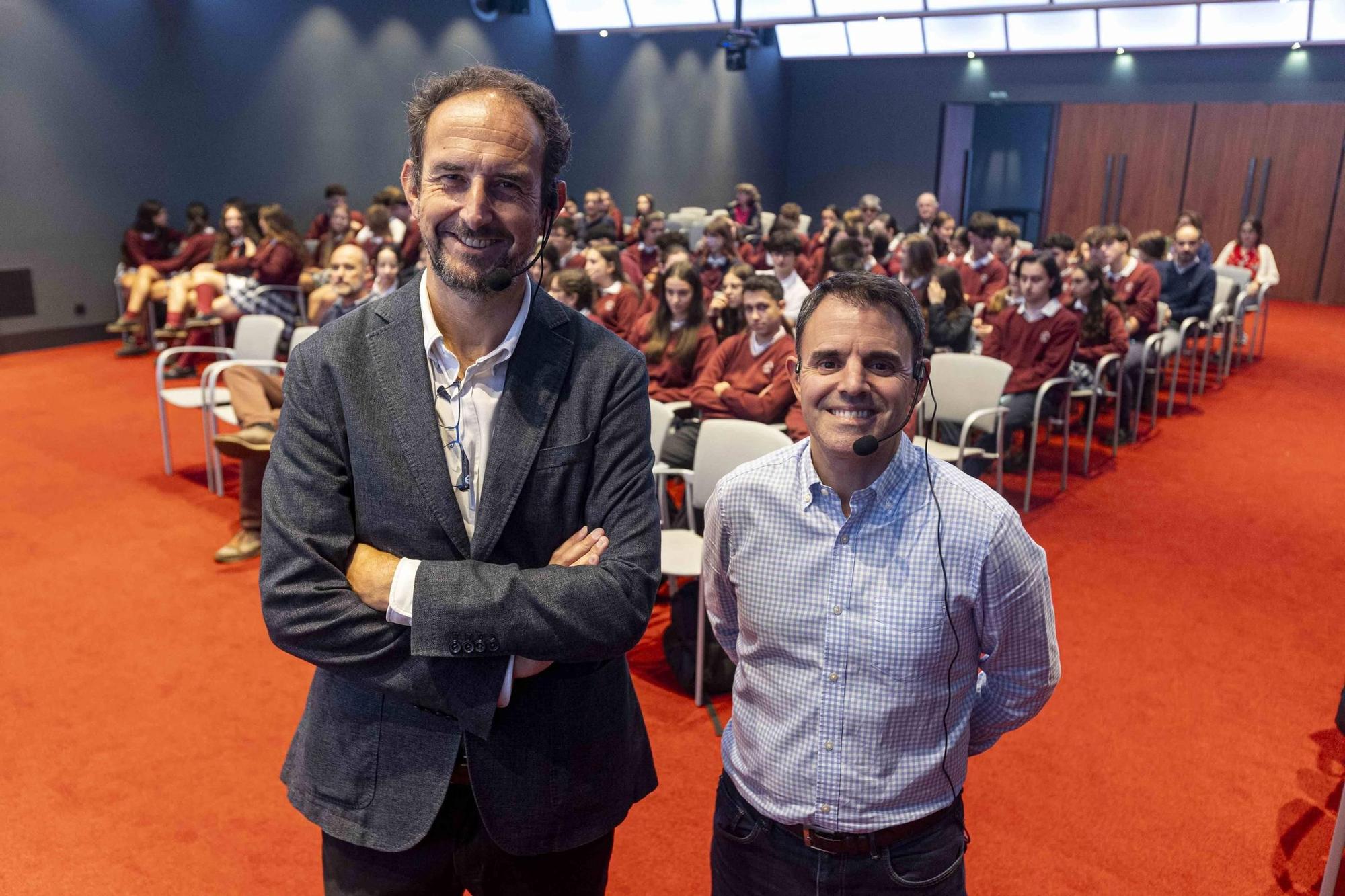 EN IMÁGENES | Juan Díaz y Sergio Serrano de ASINCAR, terceros ponentes en la II Semana de la Innovación de LA NUEVA ESPAÑA: “Acercamos la ciencia a la sociedad”