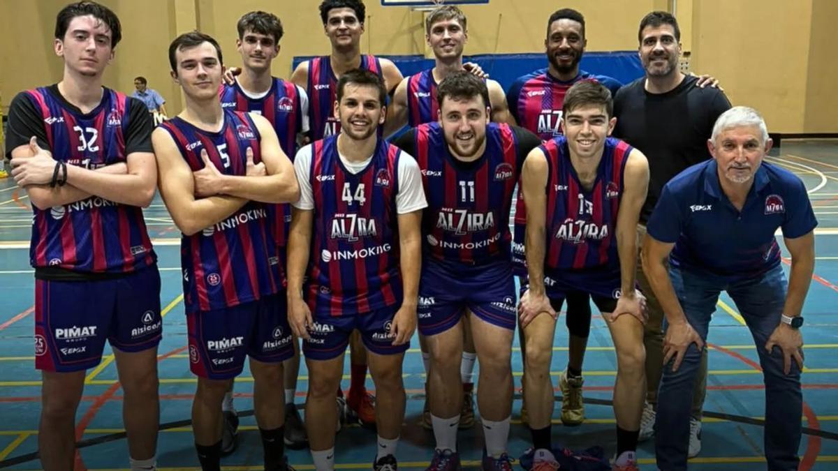 Los jugadores del Nou Basquet Alzira que viajaron a Alcoi.