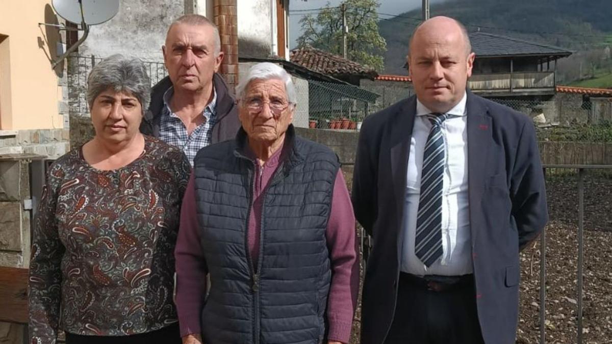 La mujer herida por el ataque de un oso.