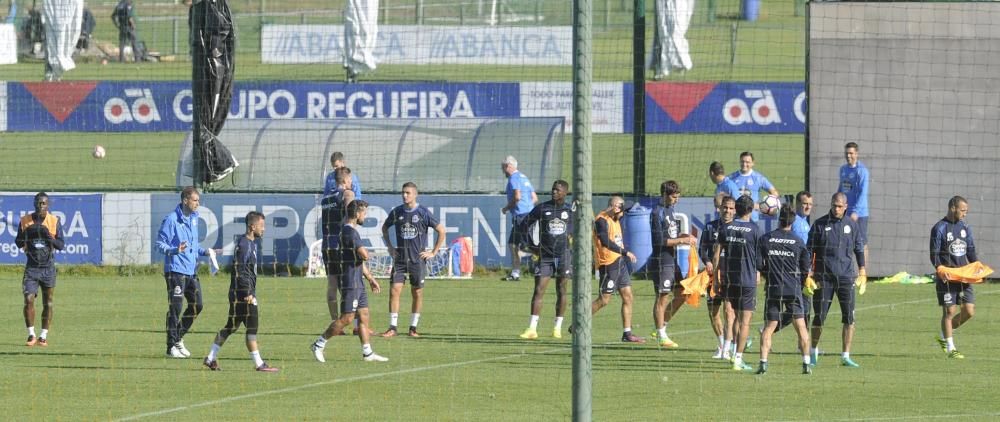 Tras una doble sesión de descanso concedida a la plantilla por Gaizka Garitano, el Deportivo vuelve al trabajo sin Carles Gil y con Juanfran a menor ritmo.