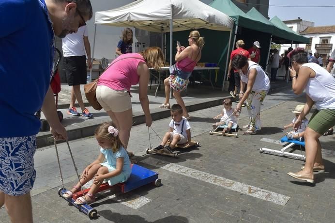 Juguetes tradicionales en la plaza de San Juan