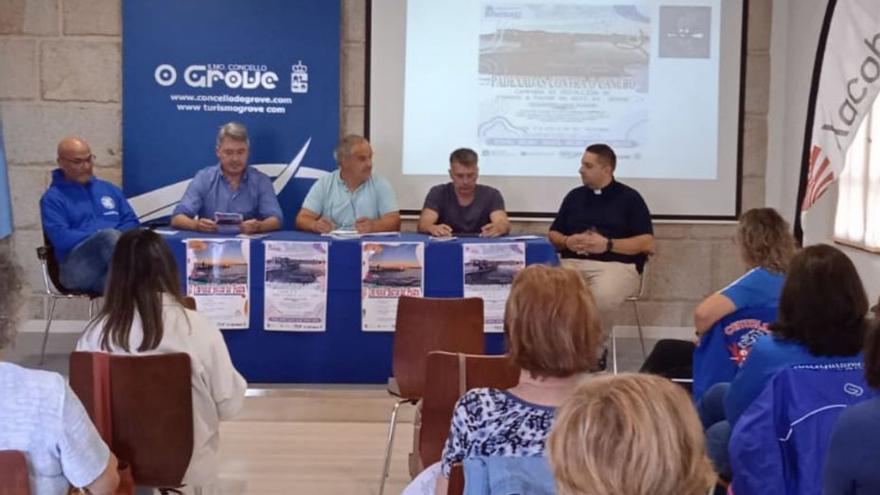 Los barcos dragón se suman a la tradición Xacobea desde el muelle de O Grove