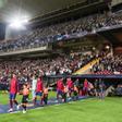 Los jugadores del Barça saltan al césped del Estadi Olímpic Lluís Companys de Montjuïc para enfrentarse al Amberes