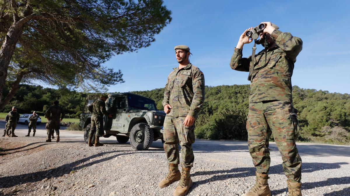 Militares recorren Ibiza para actuar contra catástrofes ambientales