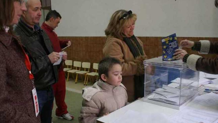 Votaciones en un colegio de la ciudad durante las últimas elecciones europeas.