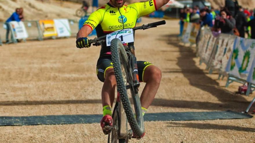 Ismael Sánchez Adán se proclamó campeón de la prueba masculina después de imponer su autoridad durante toda la carrera.