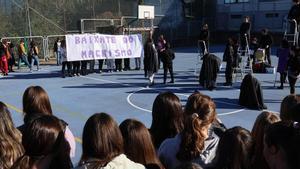 Performance contra la violencia de género en el IES Chapela de Vigo.