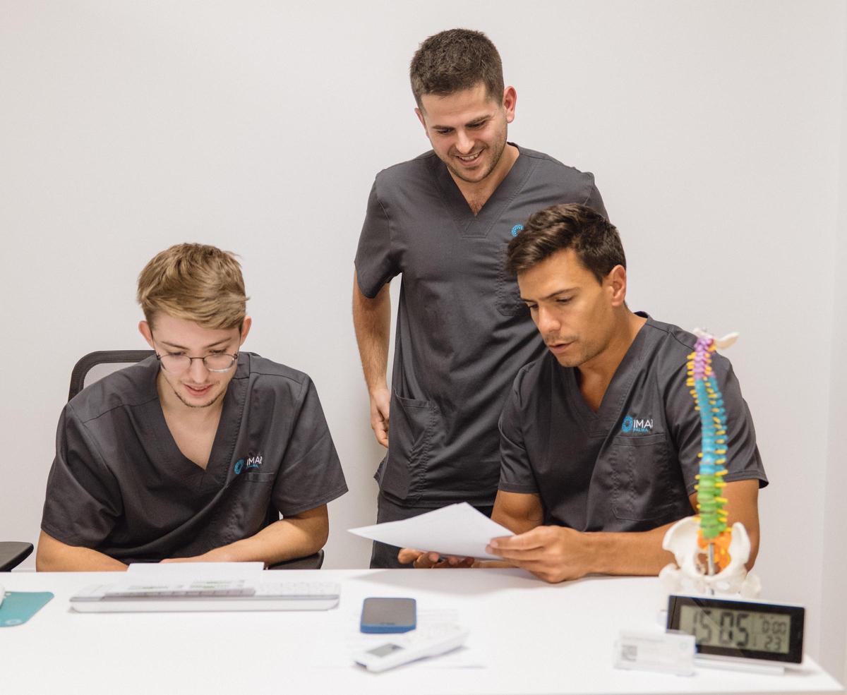 Das Team der Physiotherapeuten von IMAR entwickelt ein multimodales Behandlungsprogramm