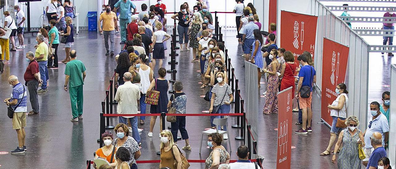 Vacunación en las instalaciones de Ciudad de la Luz.