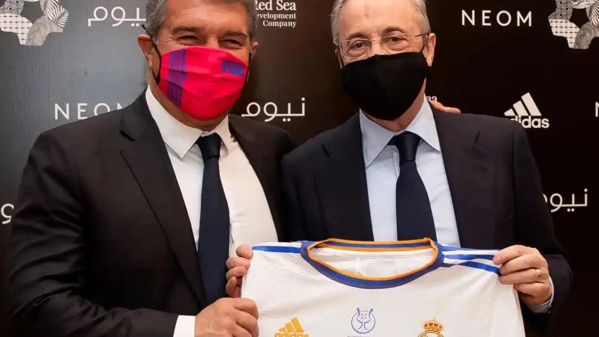 Laporta y Florentino, con una camiseta del Real Madrid