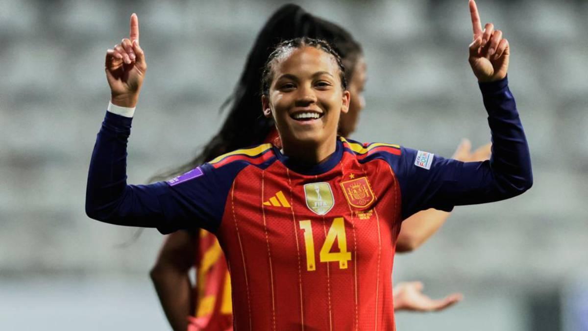 Vicky López celebra su gol ante Ucrania.